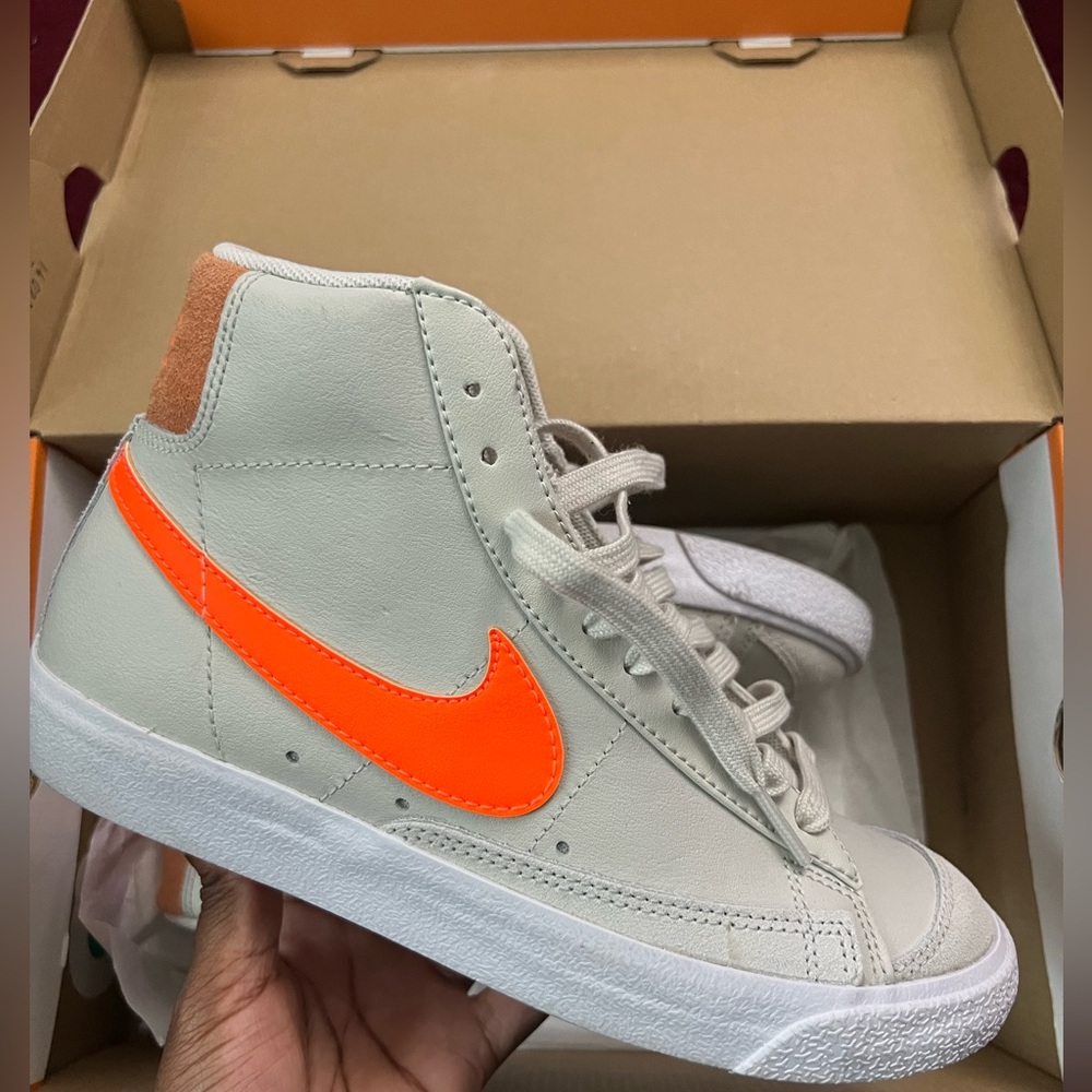 WOMENS NIKE BLAZER MID ‘77